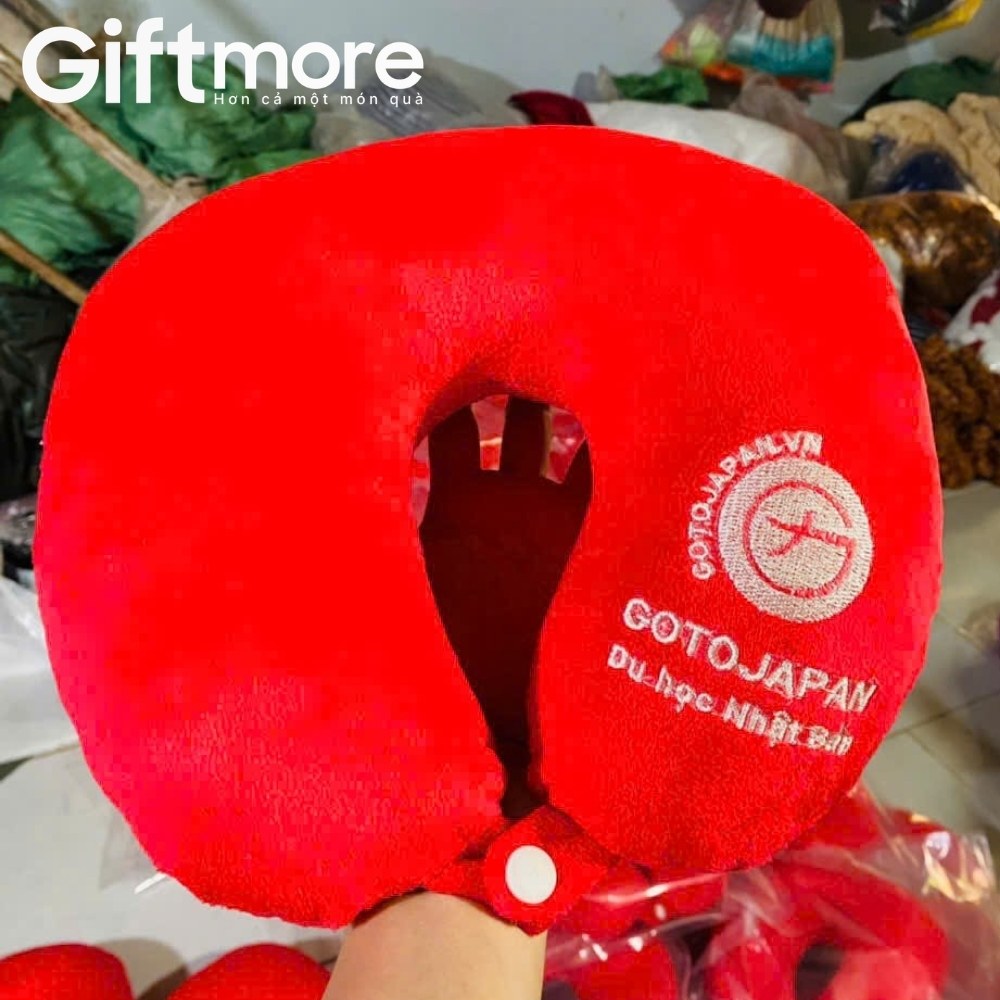 Gối chữ U thêu logo