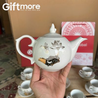 Alternative view of Bộ ấm chén quà tặng in logo men sứ trắng dáng bưởi lửa hoạ tiết sen vàng kim GM-AC03