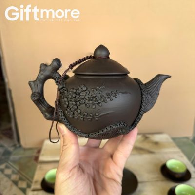 Alternative view of Bộ ấm chén quà tặng in logo tử sa dáng bầu tròn hoạ tiết hoa mai đắp nổi GM-AC05