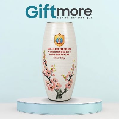 Lọ hoa gốm sứ quà tặng in logo dáng bom màu trắng hoạ tiết cành đào chim én GM-LHGS06