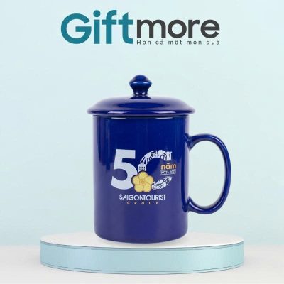 Ly sứ quà tặng in logo dáng trụ quai C có nắp màu xanh coban 350ml GM-LS02