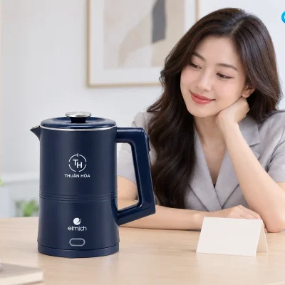 Mô phỏng một người xem ấm Elmich KEE9148 demo THUẬN HÒA cùng thiệp tại bàn gặp