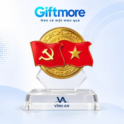 Demo monogram VA và chữ VĨNH AN màu navy ở mặt trước chân đế biểu trưng Lửa Việt