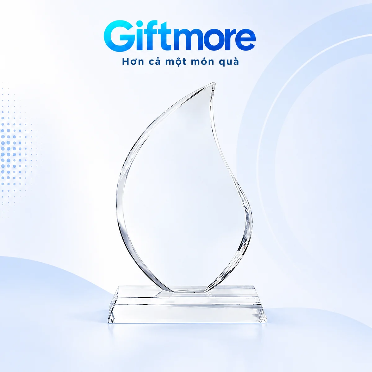 Biểu trưng pha lê dáng ngọn lửa đỉnh lệch phải trên đế trong cạnh vát và nền GiftMore