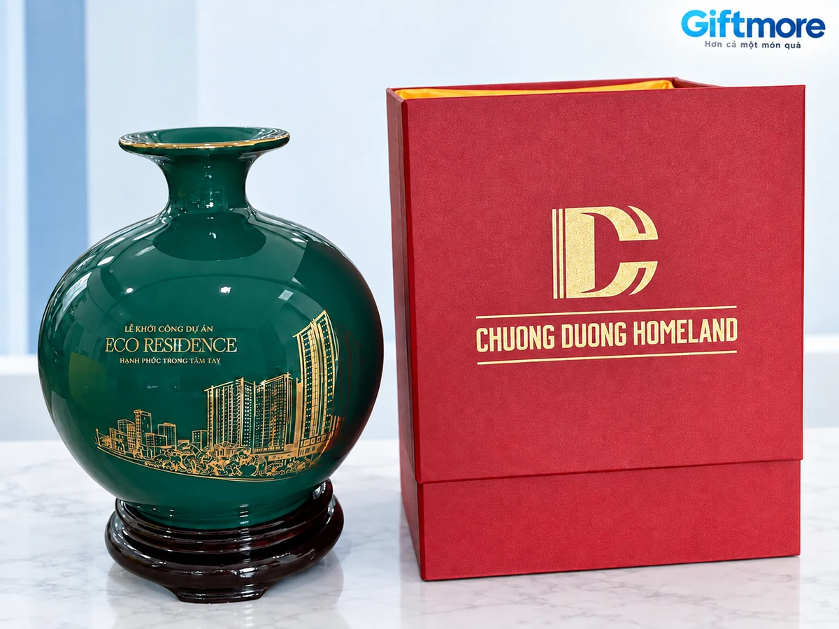 Ảnh tư liệu bình xanh, đế và hộp thật đã chỉnh nền để rõ cấu hình