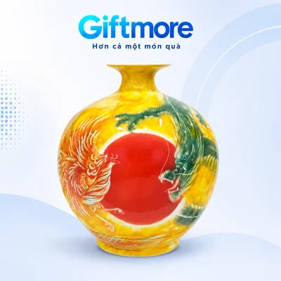 Bình hút lộc Long Phụng men vàng, rồng xanh và phượng ôm quanh mảng đỏ, nền GiftMore