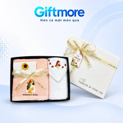 Bộ hai khăn hồng đào và trắng họa tiết ngày Phụ nữ cùng hộp Forever trên nền GiftMore