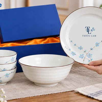 Bộ bát đĩa men kem hoa xanh 9 món in logo – hình dung mở bộ quà
