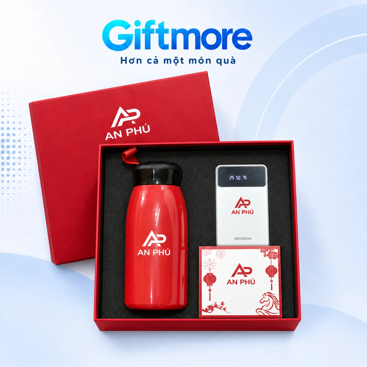 Demo monogram AP và AN PHÚ trắng trên bình đỏ, đỏ trên sạc trắng và thiệp của bộ giftset
