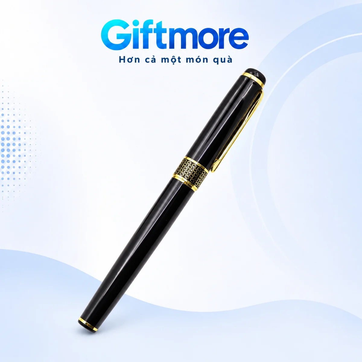 Bút ký dạ bi đen viền vàng với dải tổ ong ở miệng nắp trên nền GiftMore