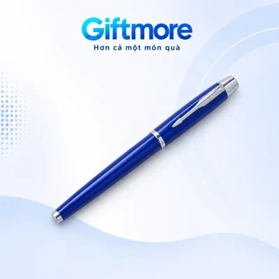 Bút ký dạ bi xanh viền bạc có cài hình lá trên nền GiftMore