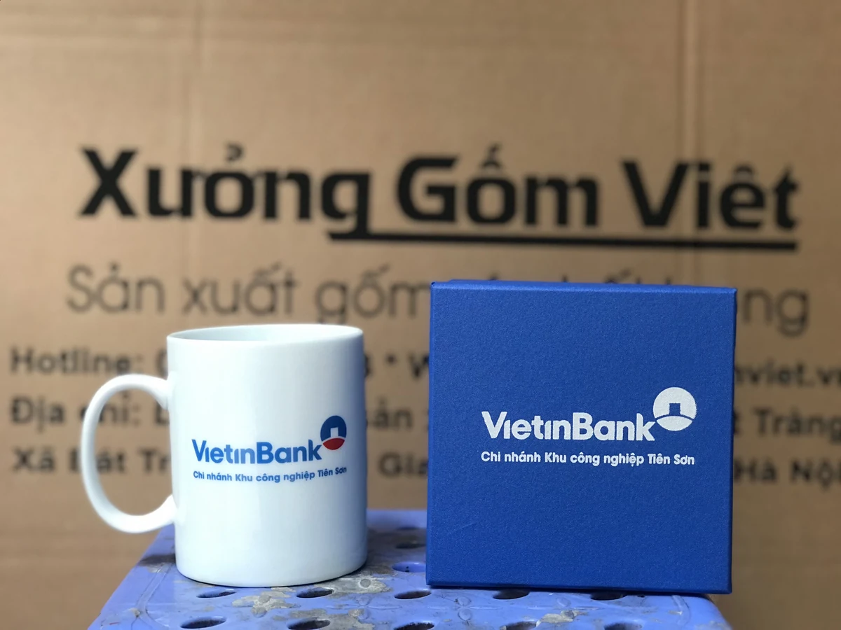 Ảnh gốc cốc trắng và hộp xanh in VietinBank Chi nhánh Khu công nghiệp Tiên Sơn