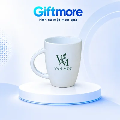 Cốc quai thìa trắng 400ml in logo – xem nhận diện vân mộc trên thân cốc