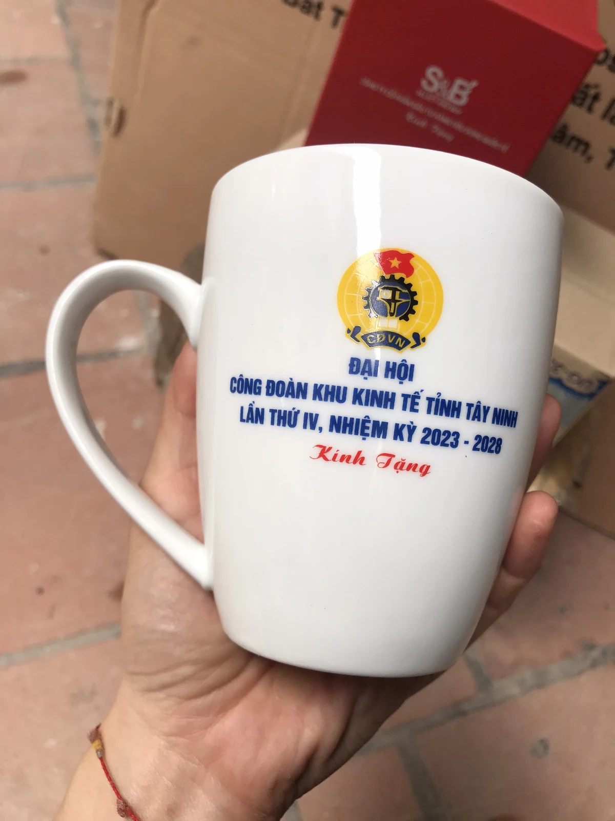 Cốc trắng quai trái in Đại hội Công đoàn Khu kinh tế tỉnh Tây Ninh