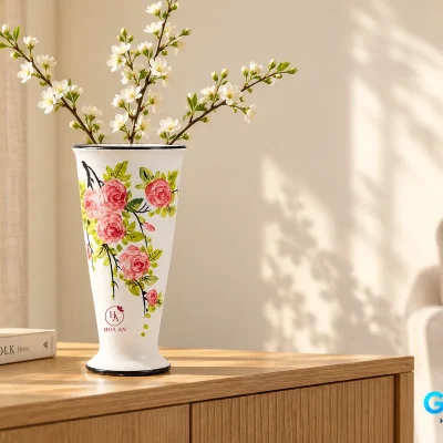 Mô phỏng lọ dáng Cúp hoa hồng và demo HOA AN trên tủ gỗ với cành hoa trắng