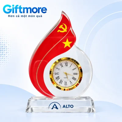 Demo monogram A trong vòm cùng tên ALTO màu navy trên đế đồng hồ pha lê ngọn lửa
