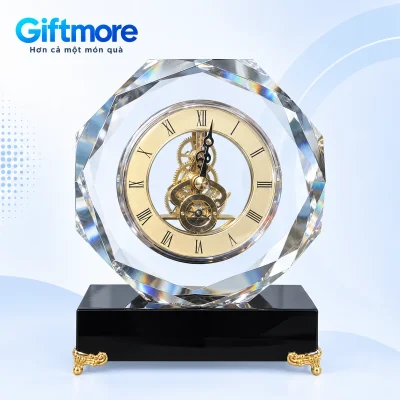 Đồng hồ PL01 tròn viền vát cạnh, vòng số La Mã vàng và đế đen trên nền GiftMore