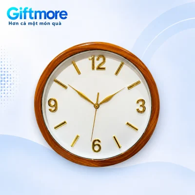 HD303 tròn viền nâu giả gỗ mặt sáng số và vạch vàng trên nền GiftMore