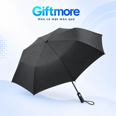 Dù gấp hai R70 màu đen mở đủ tám múi, tay cầm thẳng có nút bạc trên nền GiftMore