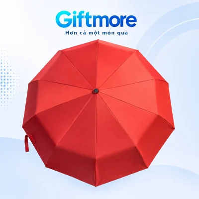 Tán dù đỏ mười múi nhìn từ trên, đầu đỉnh đen và đai vải trên nền GiftMore
