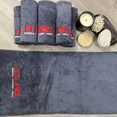 Tư liệu khăn microfiber xám thêu FITBOX với một khăn trải và nhiều khăn gấp