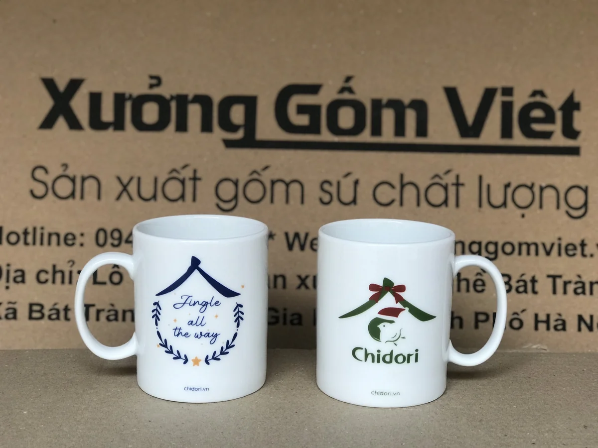 Hai ca sứ trắng quai cong in Chidori và chữ Jingle all the way