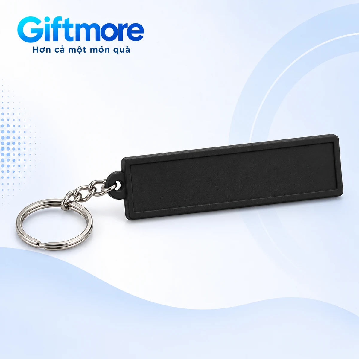 Móc khóa cao su chữ nhật mặt trơn, viền nổi, xích ngắn và khoen tròn trên nền GiftMore