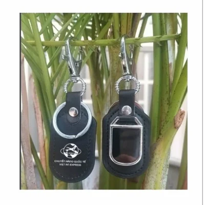 Tư liệu mẫu đế đen gồm góc vùng in và mặt kim loại với móc bấm