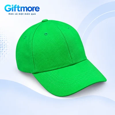 Mũ lưỡi trai xanh vải kaki cotton, chóp ghép múi và vành cong trên nền GiftMore