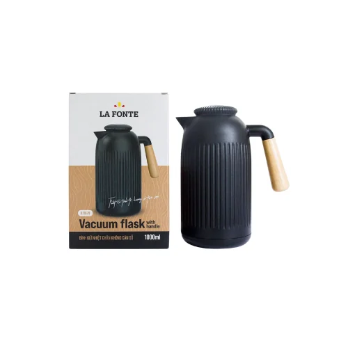 Ảnh gốc phích đen cán gỗ cạnh hộp La Fonte ghi 011679 và 1000ml