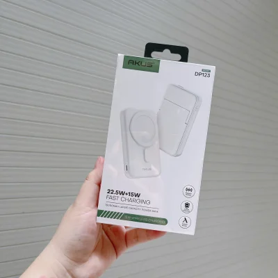Ảnh thật mặt hộp AKUS DP123 trắng xanh ghi 10.000 mAh, 22,5 W và sạc không dây 15 W