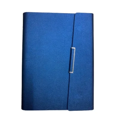 Ảnh catalogue gốc sổ còng bìa xanh, đường gập chéo và viền kim loại dọc ở giữa