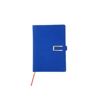 Ảnh catalogue gốc sổ A5 xanh dương với tai nam châm hình chữ C màu vàng