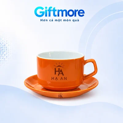 Tách Capuchino men cam 250ml kèm đĩa in logo – hình dung nhận diện hạ an trên tách và đĩa