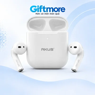 Tai nghe AKUS A2 trắng thân dài cùng hộp mở trên nền GiftMore
