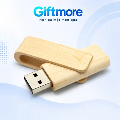USB gỗ xoay UGV 027 mở vỏ gỗ để lộ đầu USB Type-A trên nền GiftMore