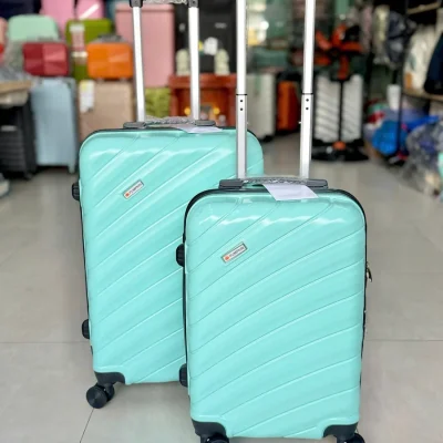 Tư liệu hai chiếc vali mẫu 01 xanh ngọc với tay kéo mở và bánh đen