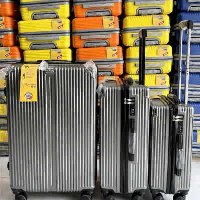 Tư liệu nguồn vali 12 màu xám với góc cạnh khóa kéo và tay xách