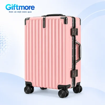 Vali mẫu 13 hồng với mặt sóng dọc, khung khóa sập và bánh đôi đen trên nền GiftMore
